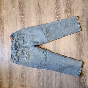 American Eagle curvy mom jeans. Light wash, size US 10